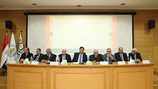 وزير الزراعة يسلم جوائز مركز "البحوث الزراعية" للفائزين