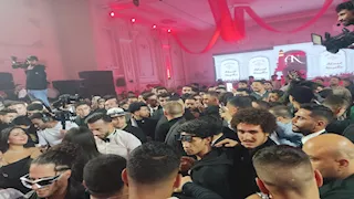 تفتيش ذاتي.. "بودي جارد" يغضب حضور فرح نجم الأهلي (صور)