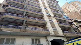 الجثمان لا يزال مكانه.. النيابة تعاين حريق شقة الفنانة نيفين مندور بالإسكندرية - صور