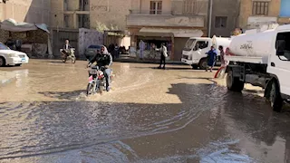 بالصور.. غرق شارع الباسل بالسويس وانقطاع المياه في شرق الأربعين