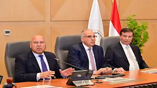 تشديدات حكومية على مواجهة التعديات على المجاري المائية والطرق والسكك الحديدية