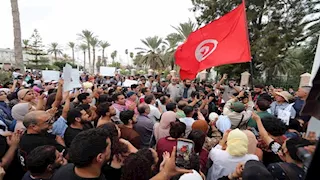 "أنقذوا قابس".. الآلاف يتظاهرون ضد التلوث البيئي في جنوبي تونس