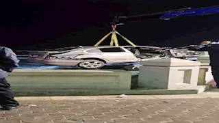 سقطت على شط البحر.. 15 صورة لحادث طريق كورنيش الإسكندرية المروع