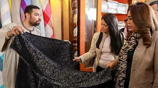 وزيرتا التخطيط والتنمية المحلية ومحافظ سوهاج يتفقدون قرية النساجين بحي الكوثر 