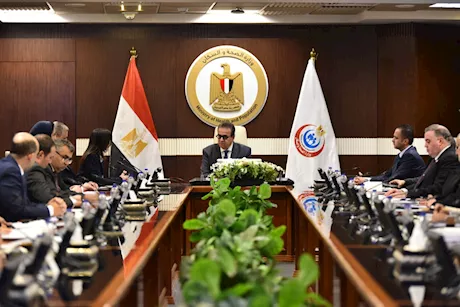 الصحة تبحث مع محافظ البحيرة تطوير المشروعات ورفع جودة الخدمات