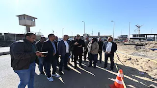 وزير الإسكان يتفقد تطوير الطرق والمحاور بالشيخ زايد