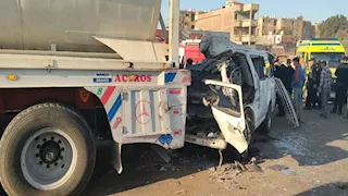 التريلا عجنت الميكروباص.. مصرع 3 وإصابة 18 في حادث مروع بالبحيرة - صور
