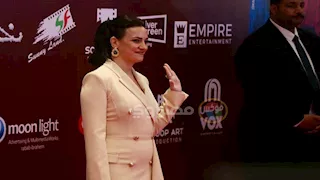 ريهام عبدالغفور في العرض الخاص لفيلم "خريطة رأس السنة" بصحبة أطفال من ذوي الهمم