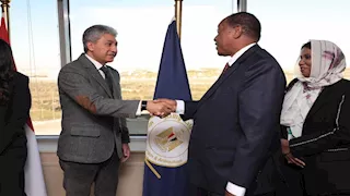 وزير السياحة يبحث مع وزير الإعلام والثقافة والفنون والرياضة التنزاني سبل تعزيز التعاون