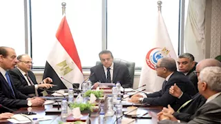 وزير الصحة يعقد اجتماعًا موسعًا لبحث دعم توطين الصناعات الدوائية