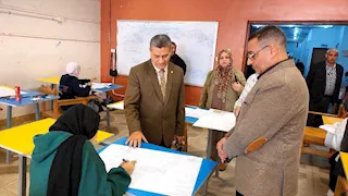 نائب رئيس جامعة بنها يتفقد امتحانات الترم الأول لكلية الفنون التطبيقية