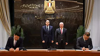 إقامة 3 مجمعات جديدة.. رئيس الوزراء يشهد توقيع 3 عقود لمشروعات صناعية باستثمارات 1.15 مليار دولار 