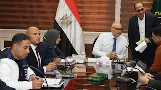 محافظ القليوبية يلتقي أهالي 4 مدن ويوجه بحل شكاوى التشغيل والإسكان