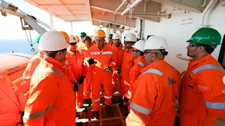 وزير البترول يتفقد حفر أول بئر ببرنامج "إيني" في خليج السويس