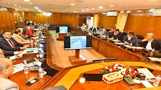 محافظ أسيوط يبحث مع وفد هندي سبل التعاون في تطوير منظومة الطرق 