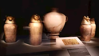 عرض نادر بالمتحف المصري.. أسرار أواني الملك بسوسنس الأول الكانوبية الذهبية (صور)
