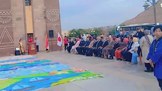 بالصور- أكبر لوحة من إبداع أطفال أسوان ترسم حكاية الصداقة المصرية-اليابانية