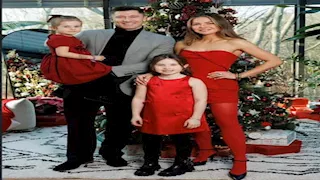 "ليفاندوفسكي" يحتفل بالكريسماس مع زوجته واطفاله (صور)