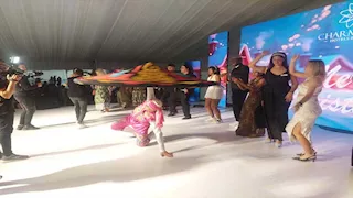 التنورة تُبهر السياح بشرم الشيخ تزامنًا مع احتفالات الكريسماس (صور)