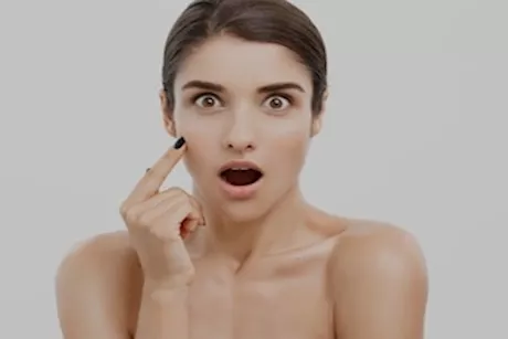 تدمر بشرتك.. توقفي عن هذه العادات فورا