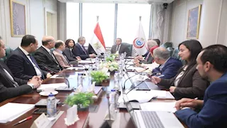 ترقيات ونقل.. وزير الصحة يبحث تطوير منظومة "المستشفيات التعليمية"