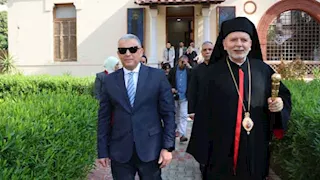 محافظ الإسماعيلية يهنئ الأقباط الكاثوليك بعيد الميلاد المجيد