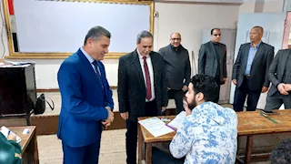 نائب رئيس جامعة بنها يتفقد امتحانات الفصل الدراسي الأول بكلية العلوم - صور