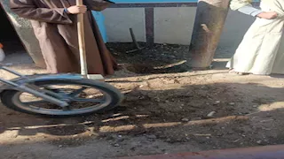 محافظ قنا يوجه بتغيير عمود كهرباء آيل للسقوط بأبوتشت