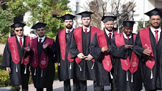 صور.. الأزهر يحتفل بتخريج الطلاب الوافدين في كلية الطب