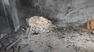 مسؤولون سوريون: انفجار مسجد حمص قد يكون ناتجًا عن هجوم انتحاري أو متفجرات