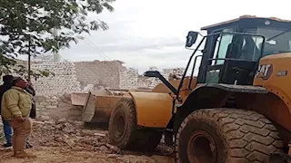 بالصور.. حملات إزالة فورية للتعديات على أراضي أملاك الدولة بأسوان 