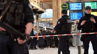 حادث طعن داخل مترو باريس يسفر عن إصابة ثلاث سيدات