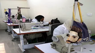  بالصور- تدريب 14 سيدة بأسوان في مجال الملابس الجاهزة والمفروشات