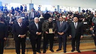 "التعليم العالي" تمنح درع الوفاء لأسرة السباح يوسف محمد