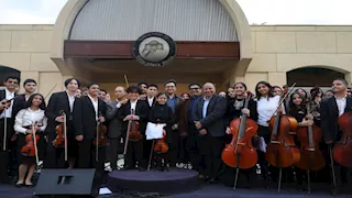 وزير الثقافة يشهد فعاليات "كريسماس بالعربي" ويشيد بالفرق المشاركة 