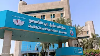 خبير دولي يجري 4 قساطر قلبية معقدة بمستشفى "زايد التخصصي" مجانًا