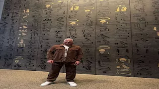 جمال فاق الخيال.. 8 صور لوائل جمعة داخل المتحف المصري 