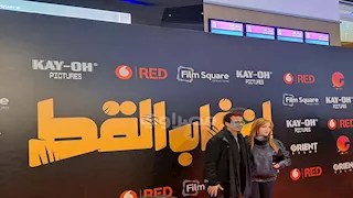 طه دسوقي وزوجته في العرض الخاص لفيلم "إن غاب القط"