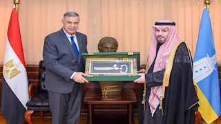 في أول زيارة.. محافظ الإسكندرية يستقبل القنصل السعودي (صور)