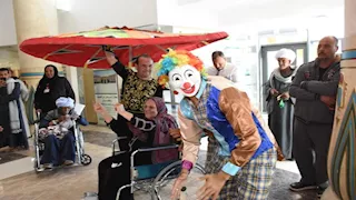 بالرقص والغناء يهزمون الألم… مرضى السرطان في الأقصر يختتمون 2025 بالأمل