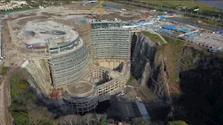 10 صور لـ أغرب فندق في العالم- يقع في حفرة تحت الأرض 