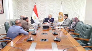 وزير العمل يبحث التعاون المشترك مع مركز بحوث وتطوير الفلزات.. تفاصيل 