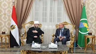 محافظ المنيا يبحث مع وزير الأوقاف تطوير المساجد ونشر الفكر الوسطي (صور)
