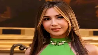 فستان جذاب ولامع.. جنات تتألق بإطلالة أنيقة  