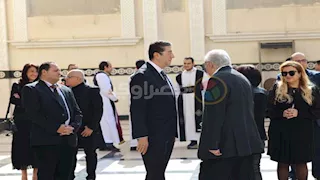 بحضور لبلبة وخالد جلال.. الصور الأولى من جنازة والدة الفنان هاني رمزي