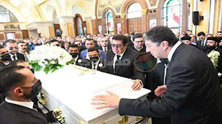 25 صورة| جنازة والدة الفنان هاني رمزي