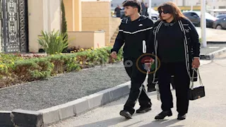 هالة صدقي وابنها وعمرو مصطفى يشاركون في جنازة والدة هاني رمزي