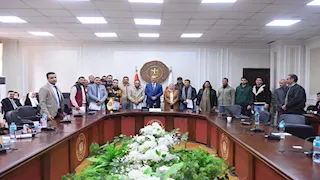 بالصور.. جبران يُسلم دفعة جديدة من عقود العمل بالإمارات والأردن