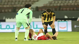 بالصور.. لحظة إصابة حمزة عبد الكريم وخروجه باكيا