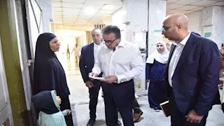"اكتشَف مخالفة".. وزير الصحة يفاجئ مستشفى سنورس بالفيوم بعد تفقد المحافظ بساعات